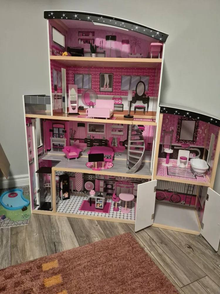 Dollhouse with Garage image indicator(8)