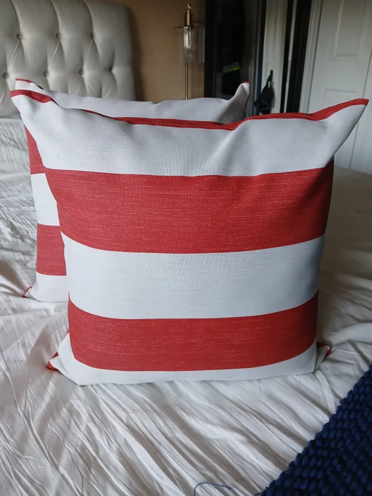 Outdoor pillows image indicator(2)