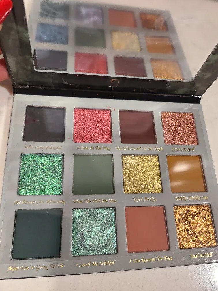 Klarity Kosmetics Angry Leprechaun Eyeshadow Palette image indicator(2)