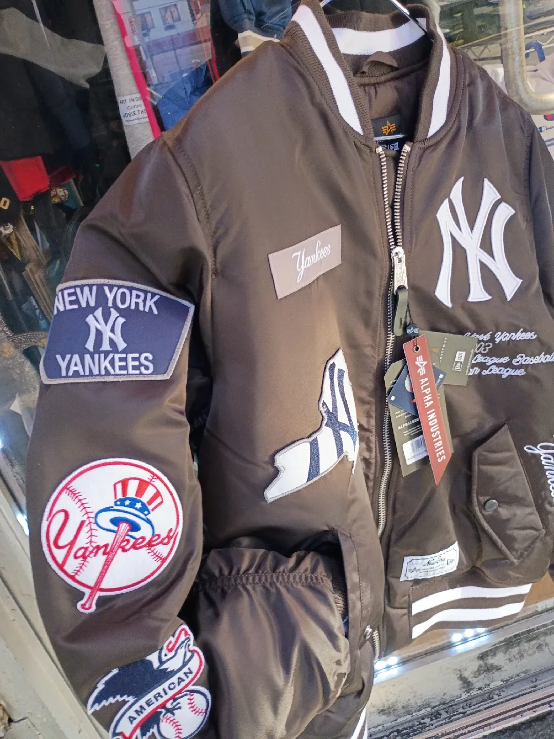 Alpha Industries Yankees Bomber Jacket - Size M image indicator(2)