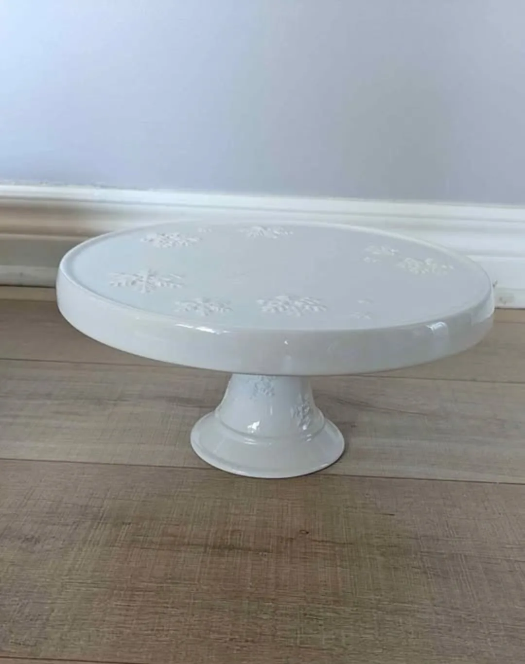 Hallmark snowflake cake stand image indicator(6)