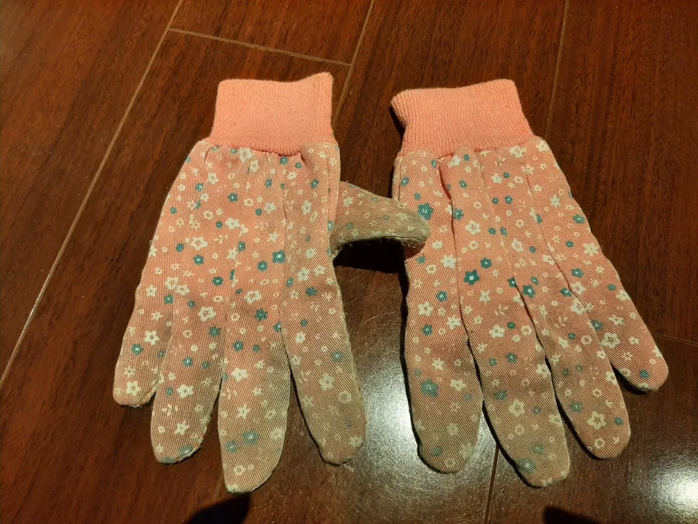 FREE Floral Gardening Gloves