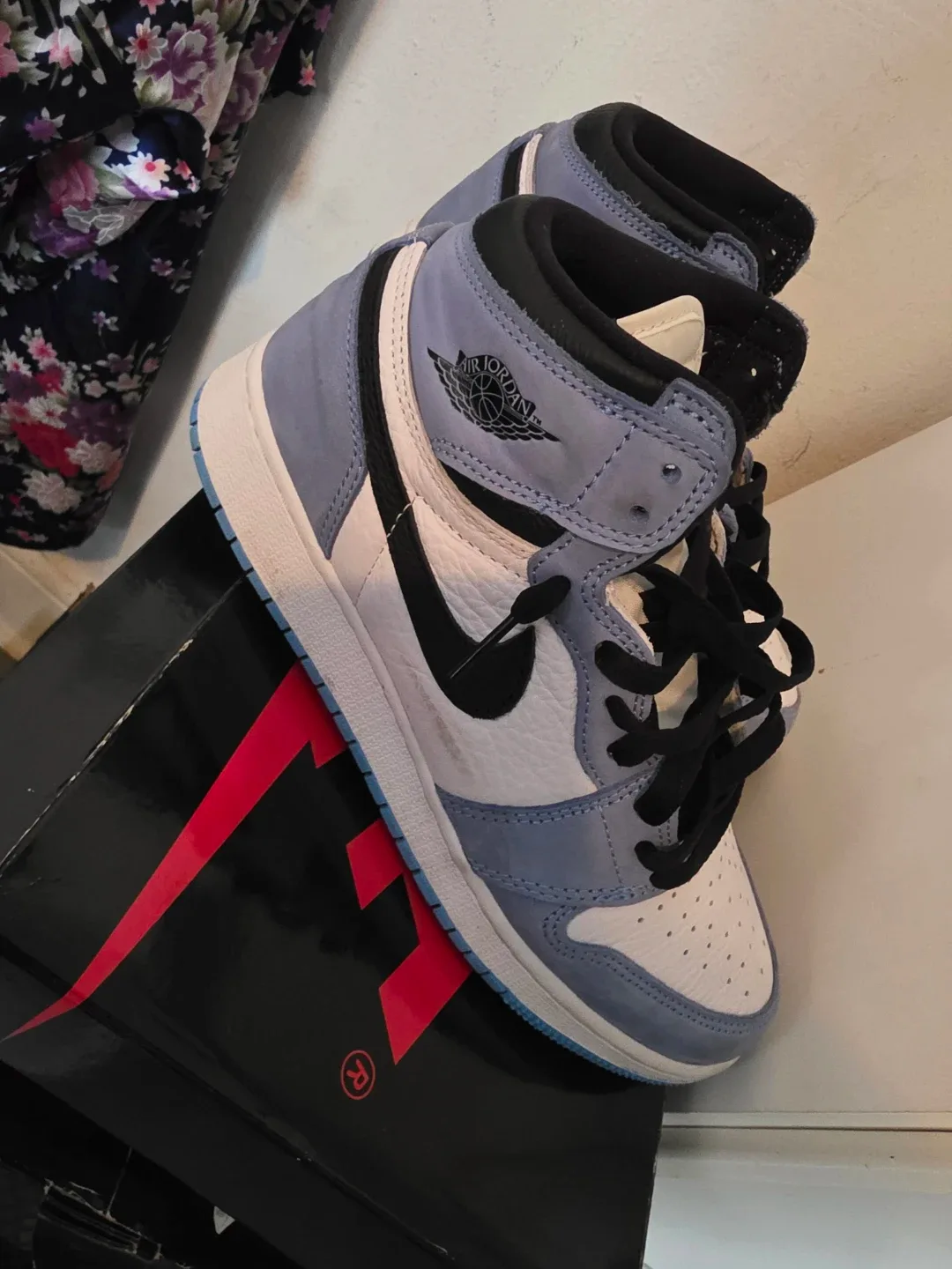 Nike Air Jordan 1 Retro High OG GS "Hyper Royal" - Size 7Y