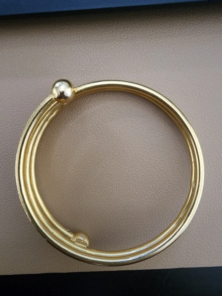 Gold Bangle Bracelet image indicator(2)