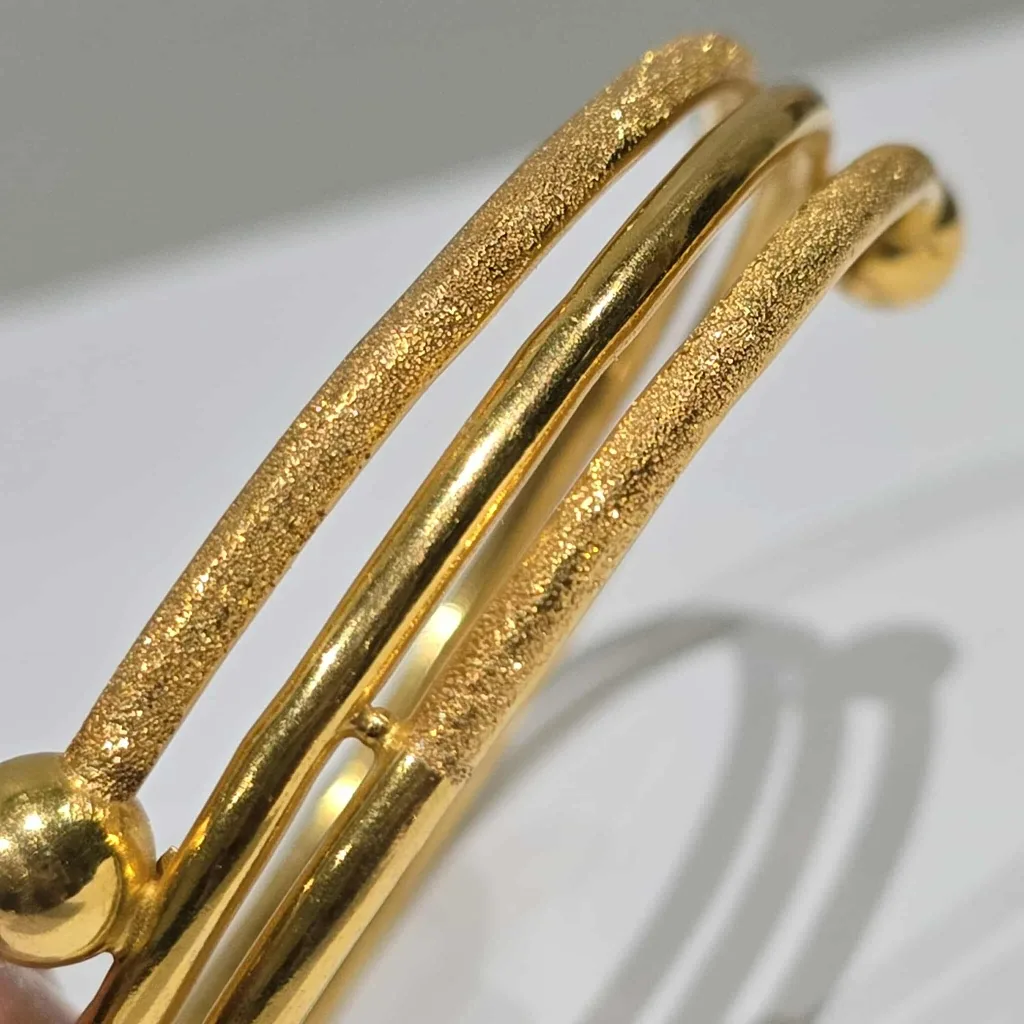 Gold Bangle Bracelet image indicator(3)