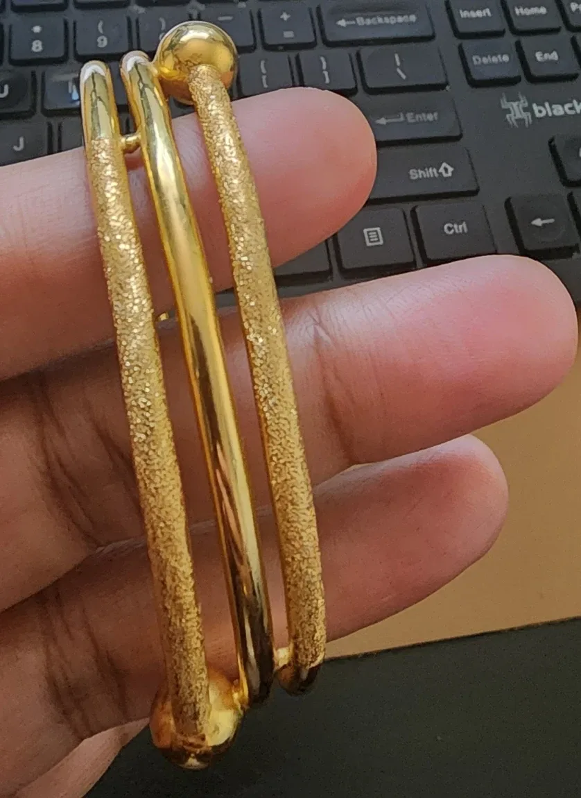 Gold Bangle Bracelet image indicator(4)