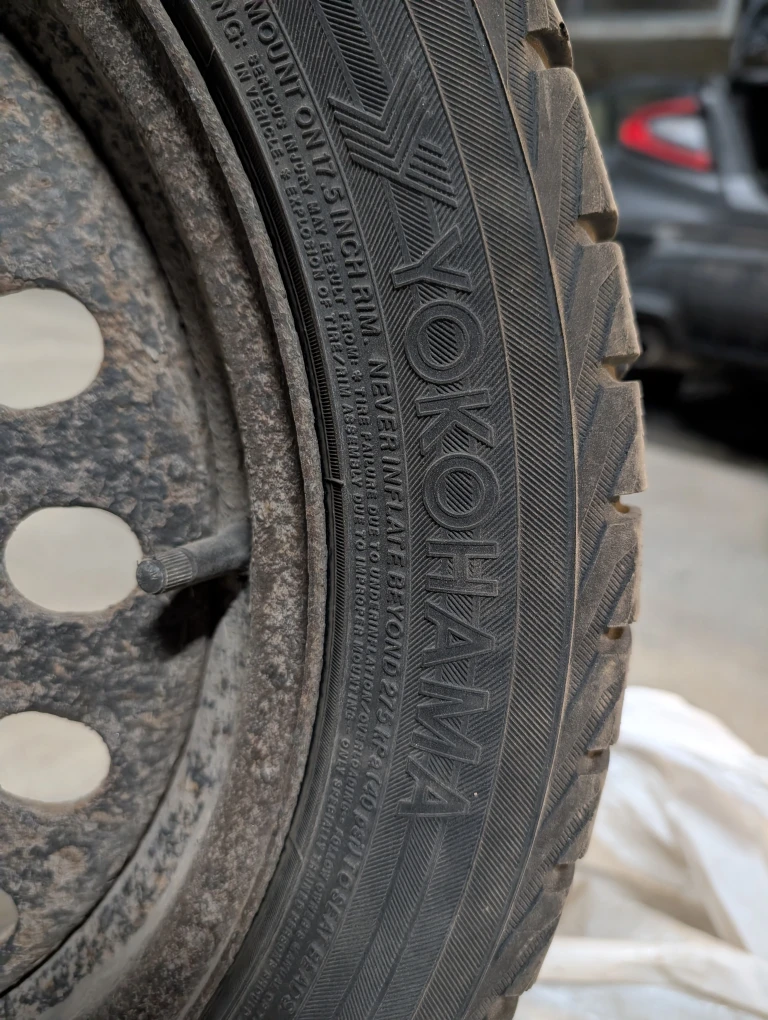 Yokohama 235/45R17 94T Studless Tire
