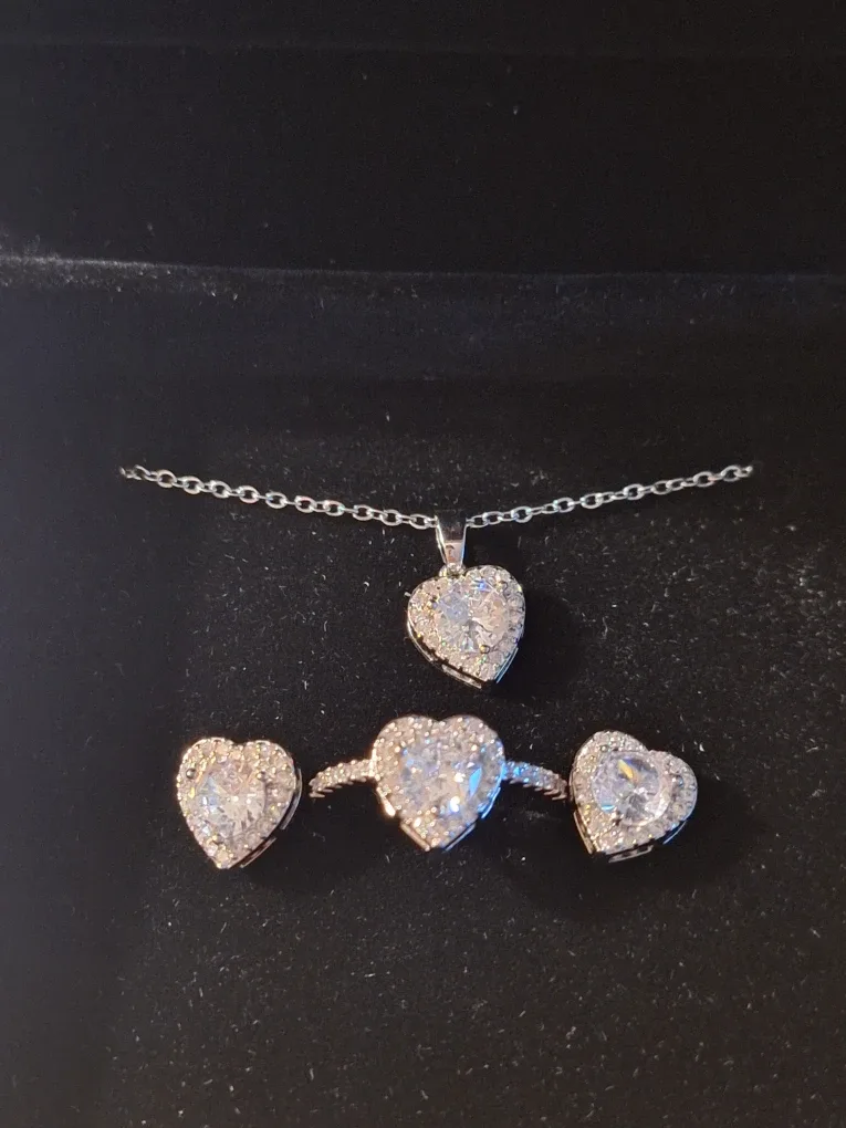 NEW - Pandora Heart Necklace, Ring & Earrings Set image indicator(2)