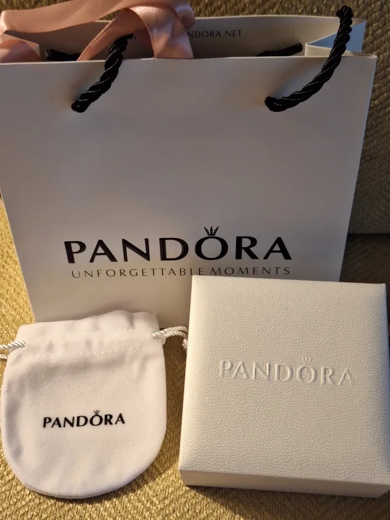 NEW - Pandora Heart Necklace, Ring & Earrings Set image indicator(4)