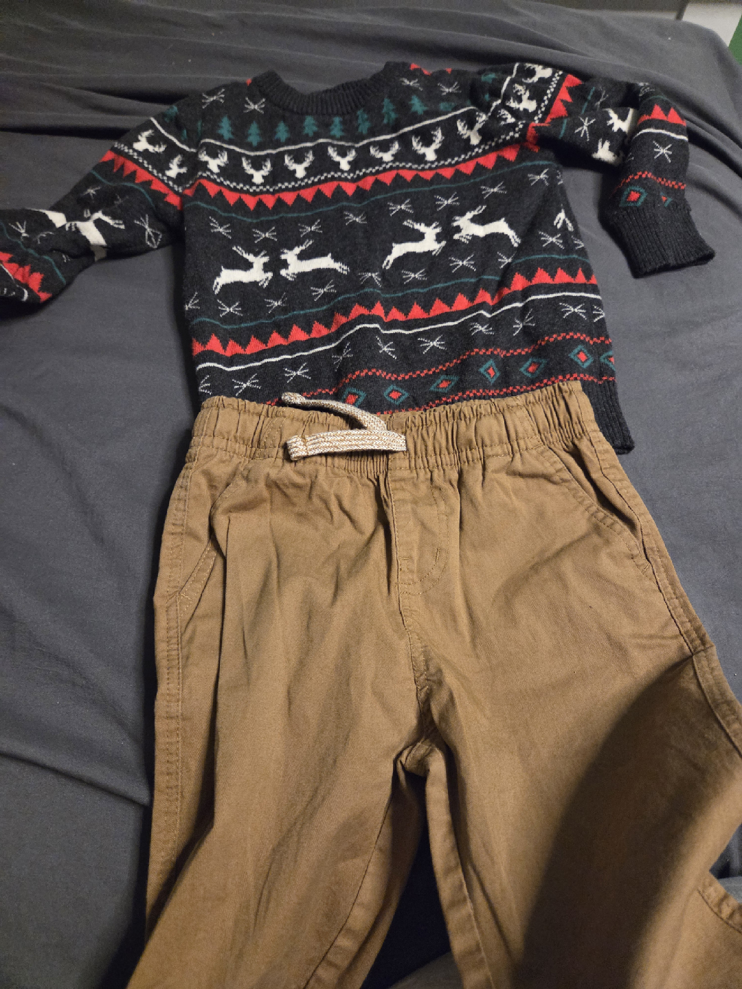 Kids Christmas Outfit: Sweater and Pants