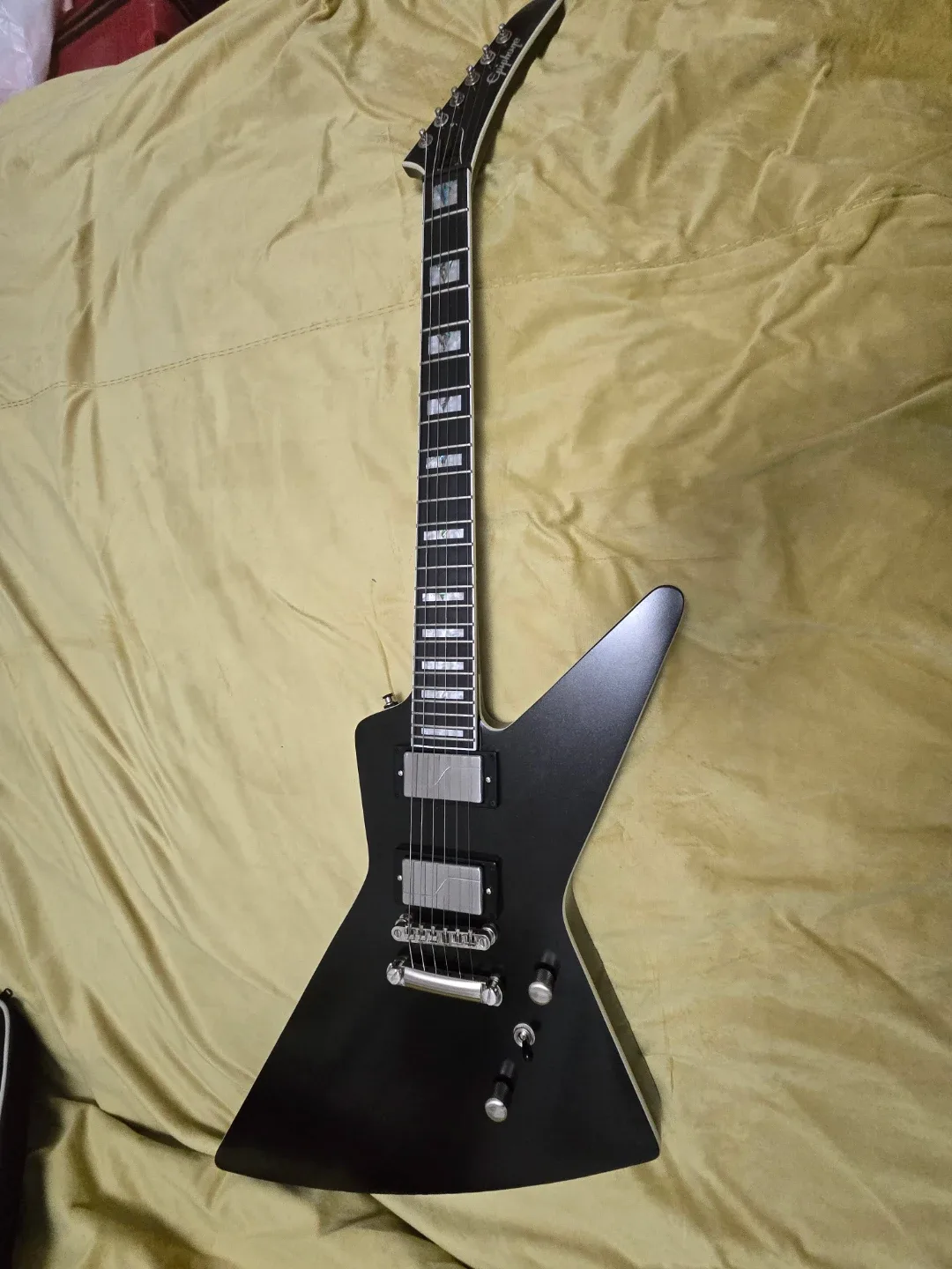 Epiphone Extura Guitar with Gig bag image indicator(3)