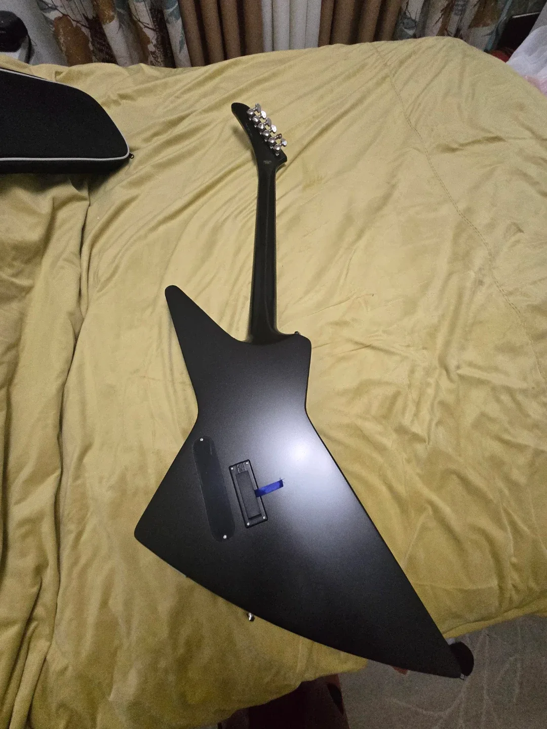 Epiphone Extura Guitar with Gig bag image indicator(6)