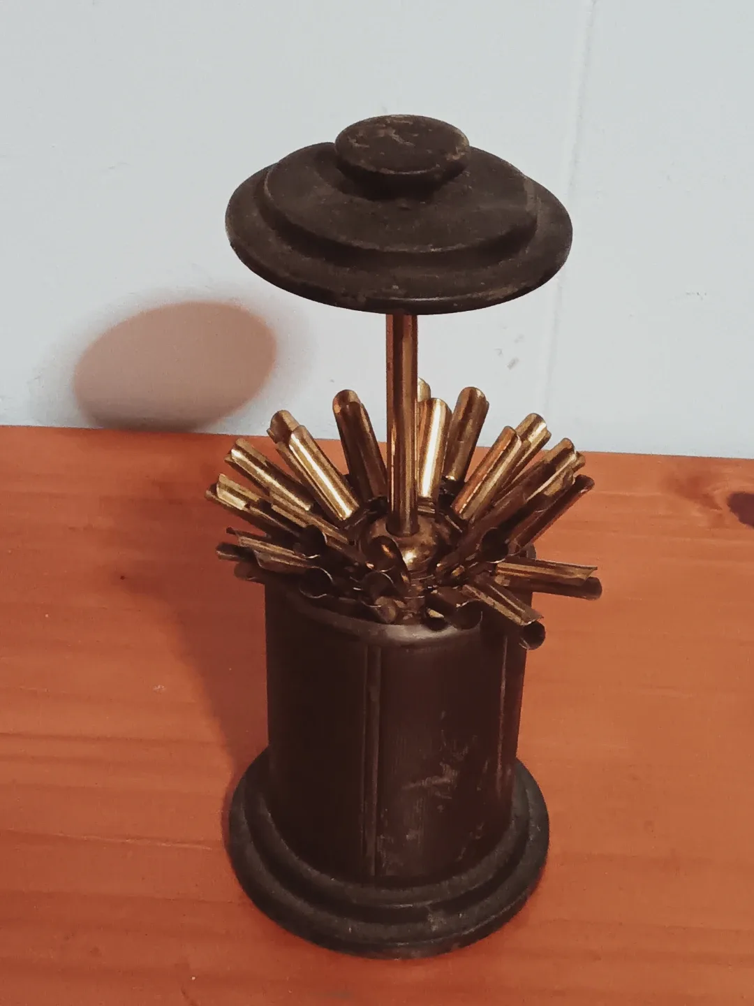 Vintage Ronson Crown Table Lighter & Gettysburg Wagon image indicator(6)