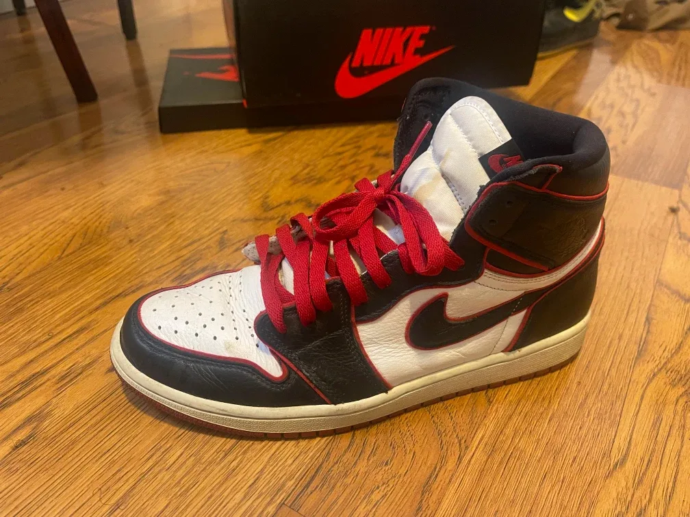 Nike Air Jordan 1 retro high top  og bloodline  with box image indicator(2)