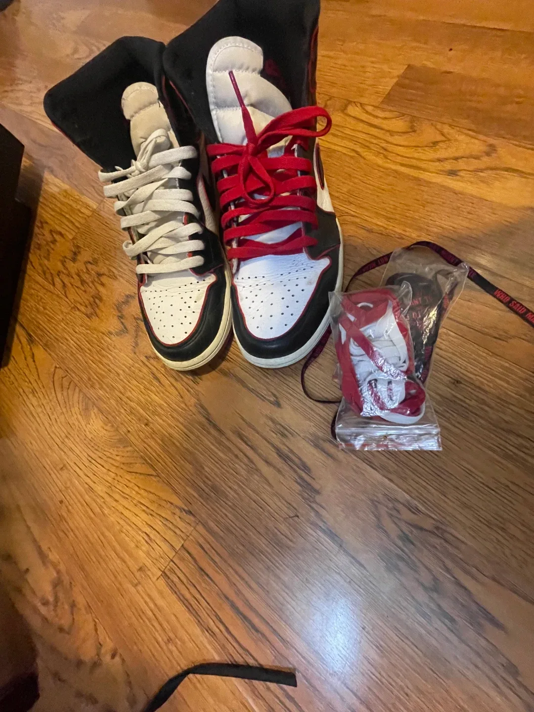 Nike Air Jordan 1 retro high top  og bloodline  with box image indicator(4)