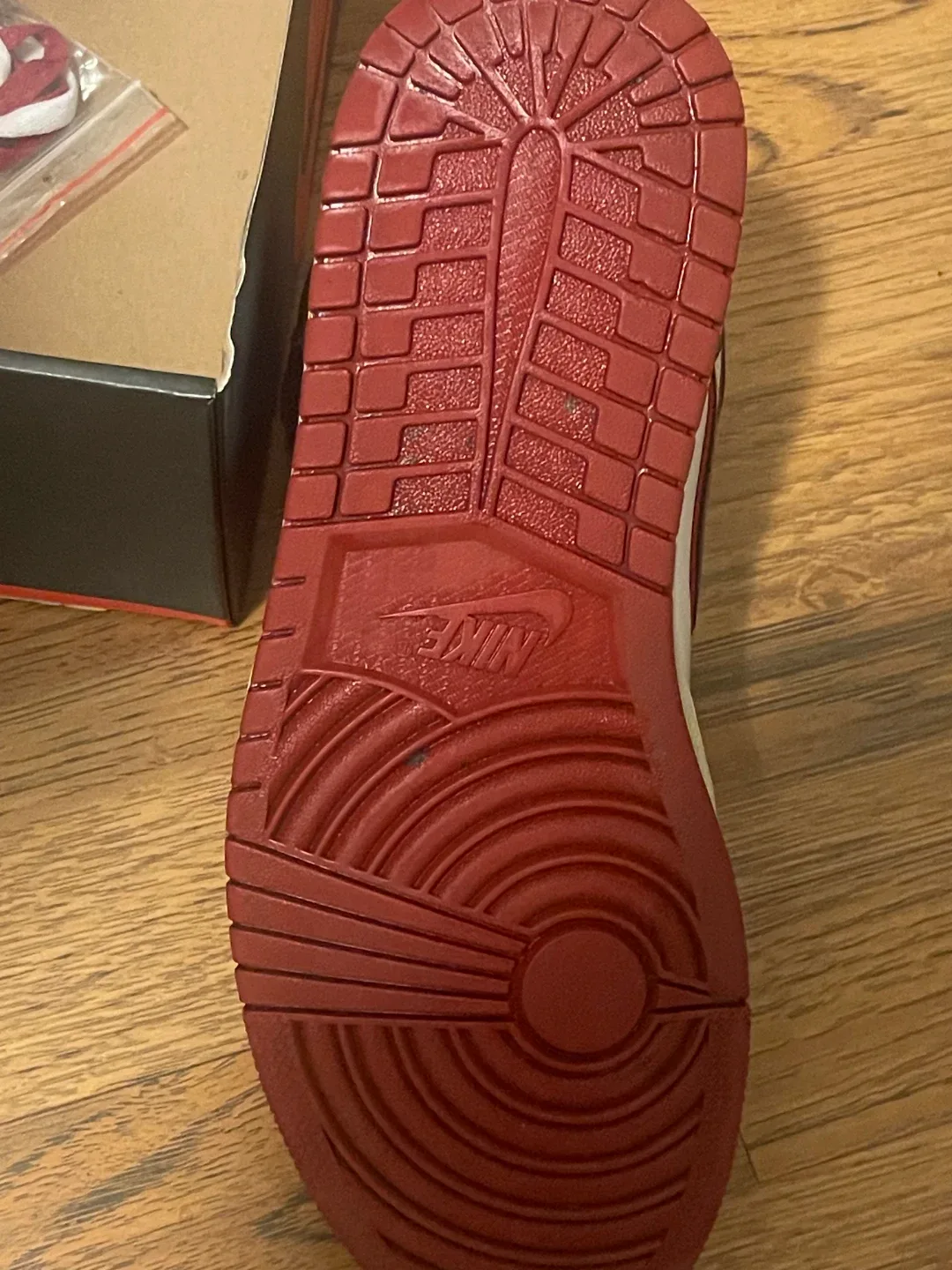 Nike Air Jordan 1 retro high top  og bloodline  with box image indicator(5)