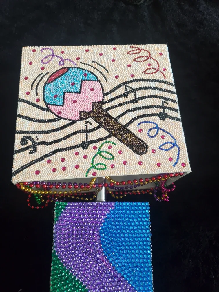Handmade Beaded Music-Themed Lamp image indicator(2)