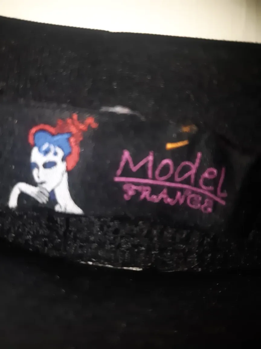 Model France Black Pants image indicator(4)