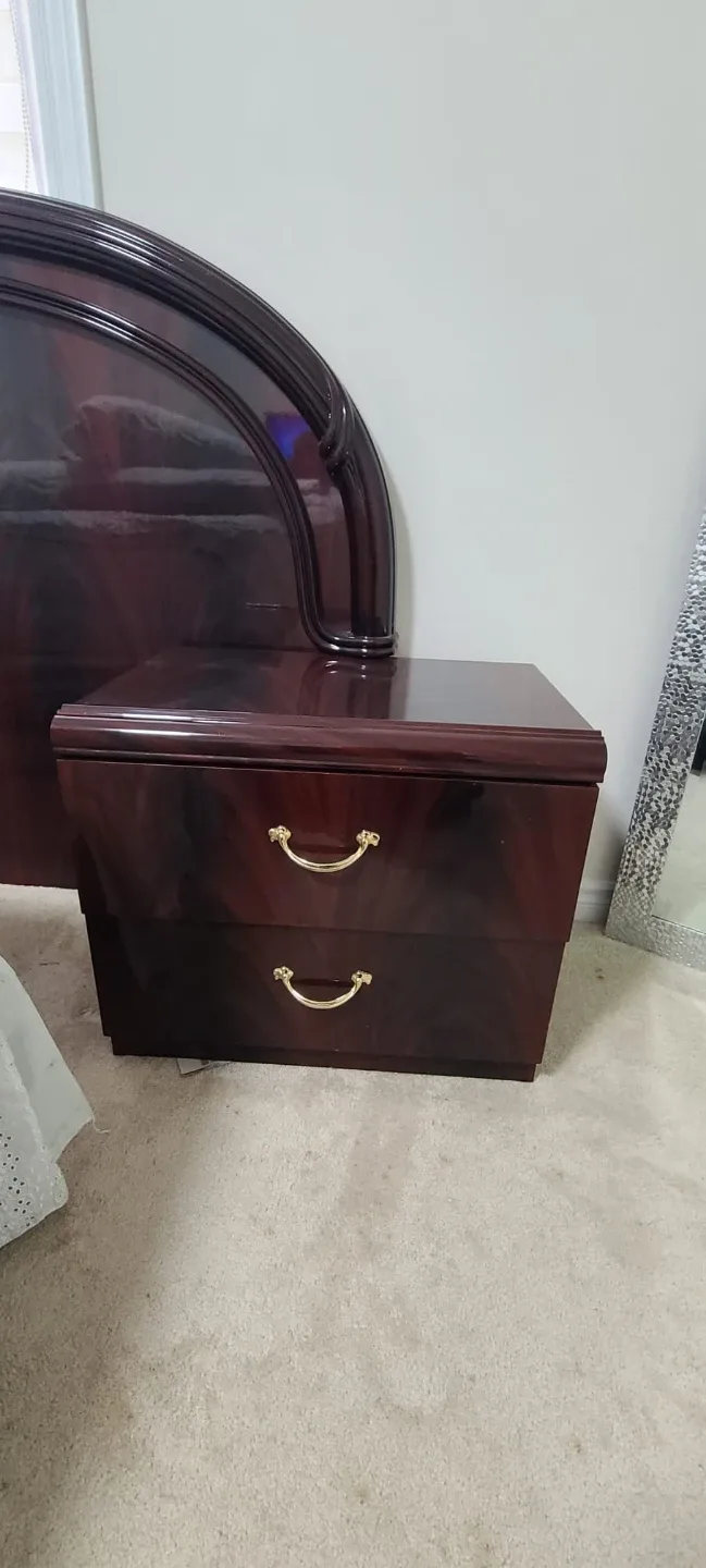 Mahogany Nightstand with Two Drawers image indicator(2)