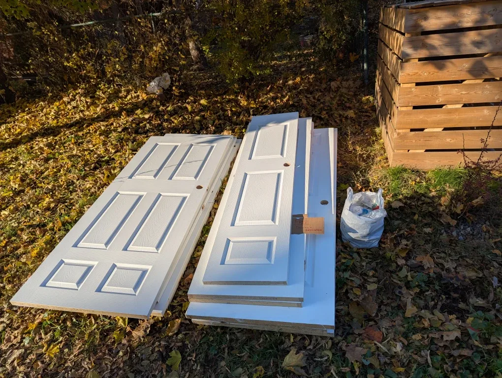 Free - 12 interior hollow core doors and hardware image indicator(2)