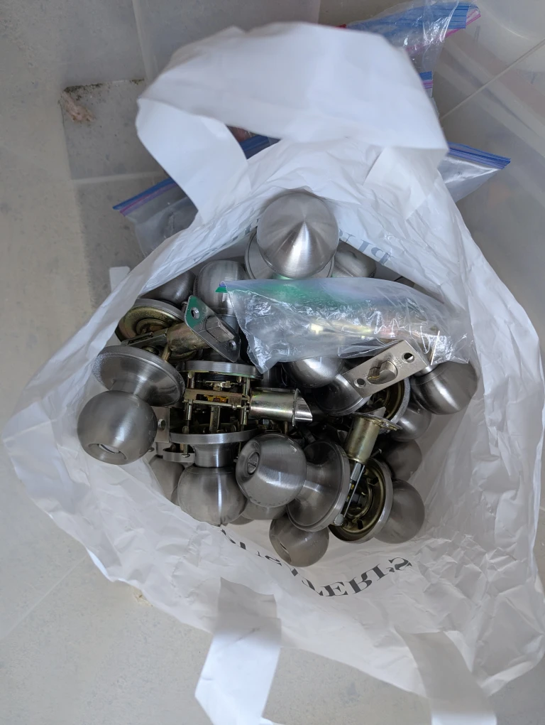 Free - 12 interior hollow core doors and hardware - photo 4