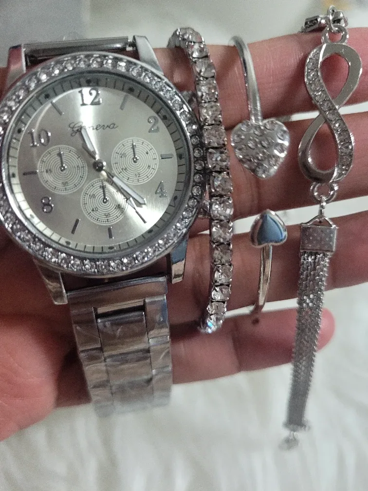 Geneva Silver Watch & Bracelet Set image indicator(6)