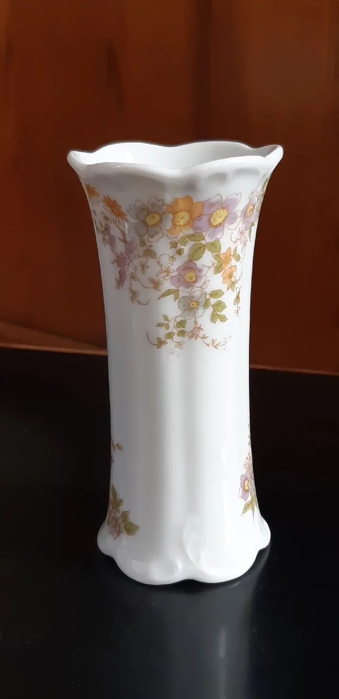 3 Lovely Bud Vases image indicator(6)