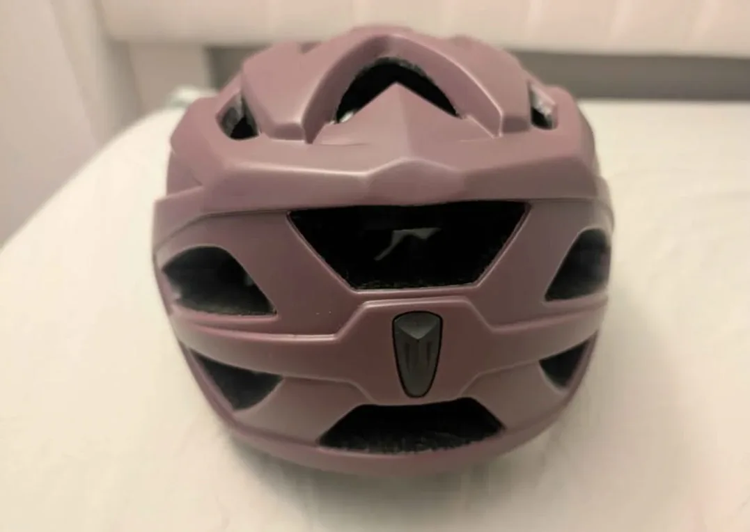 Diamondback Bike Helmet - Worn Once - Perfect Christmas Gift! 🎁 image indicator(3)
