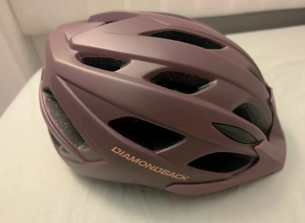 Diamondback Bike Helmet - Worn Once - Perfect Christmas Gift! 🎁 image indicator(4)