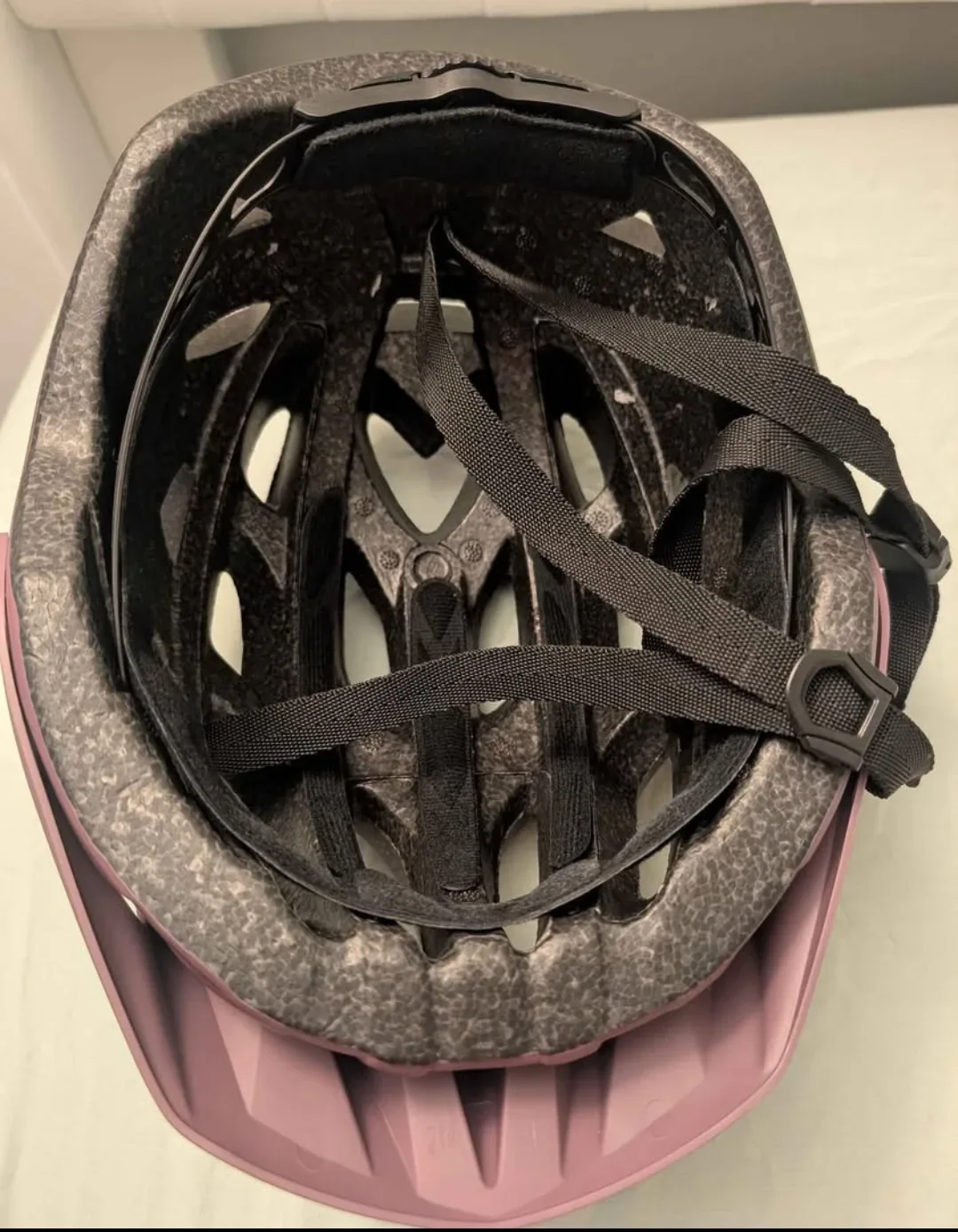 Diamondback Bike Helmet - Worn Once - Perfect Christmas Gift! 🎁 image indicator(5)