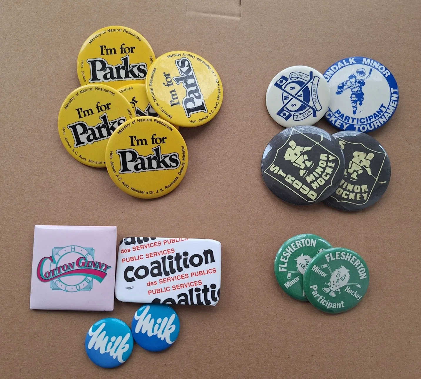 43 pcs Vintage Pinback Button Collection image indicator(5)