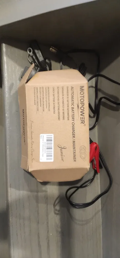 Motopower Junior Automatic Battery Charger/Maintainer image indicator(2)