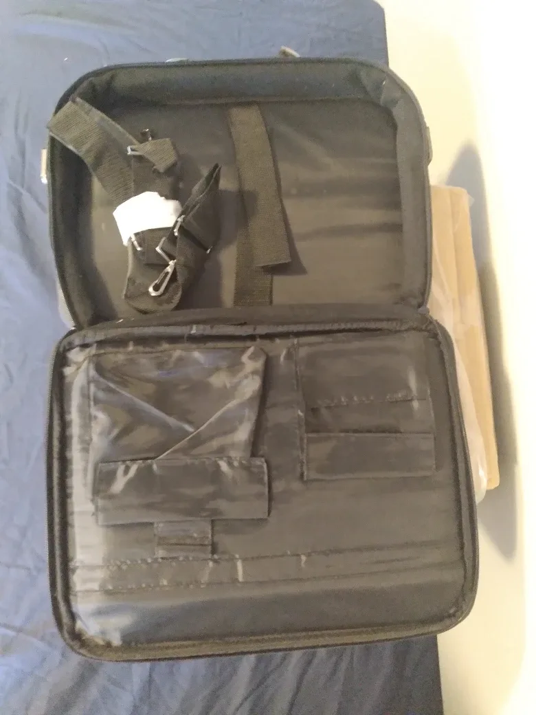 Case of laptop bags image indicator(4)