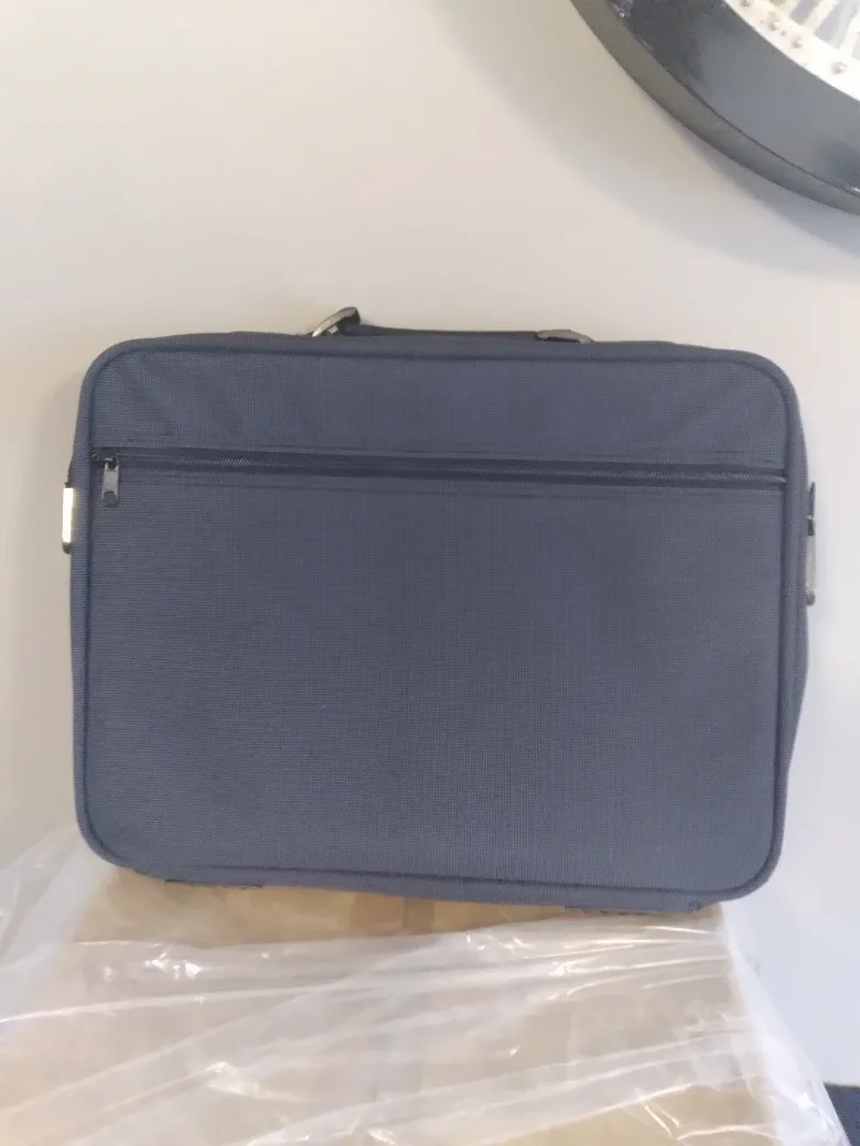 Case of laptop bags image indicator(5)