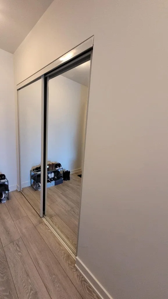 Room for rent downtown Toronto image indicator(6)