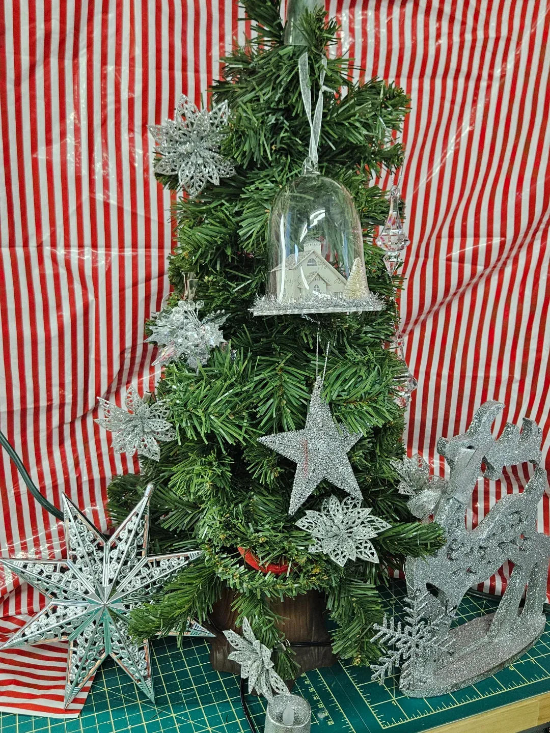 Christmas Tree with Silver Ornaments image indicator(4)