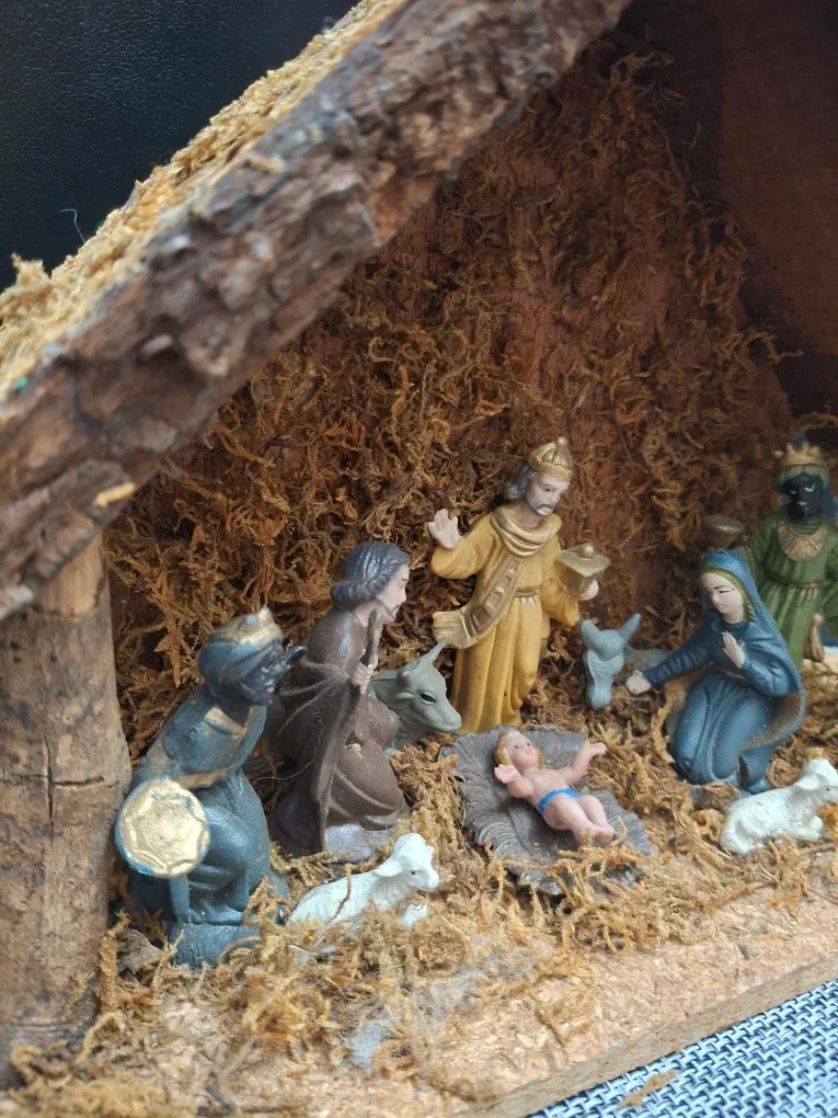 Nativity Scene Figurine Set image indicator(5)