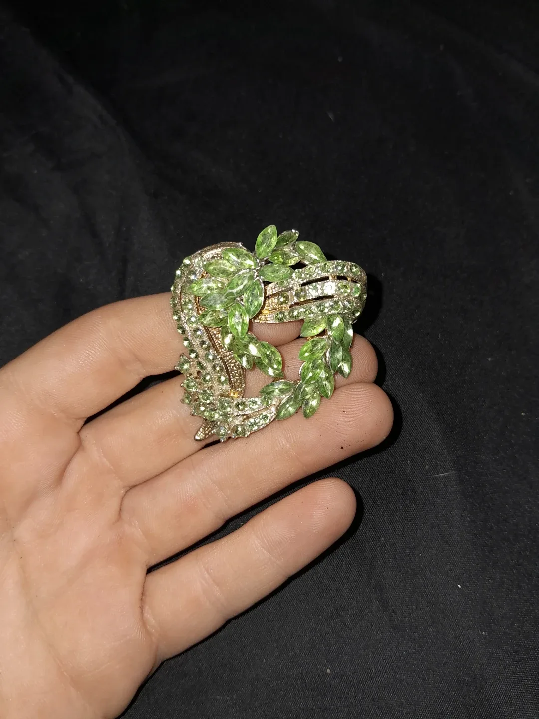 Green Leaf Design Brooch thumbnail