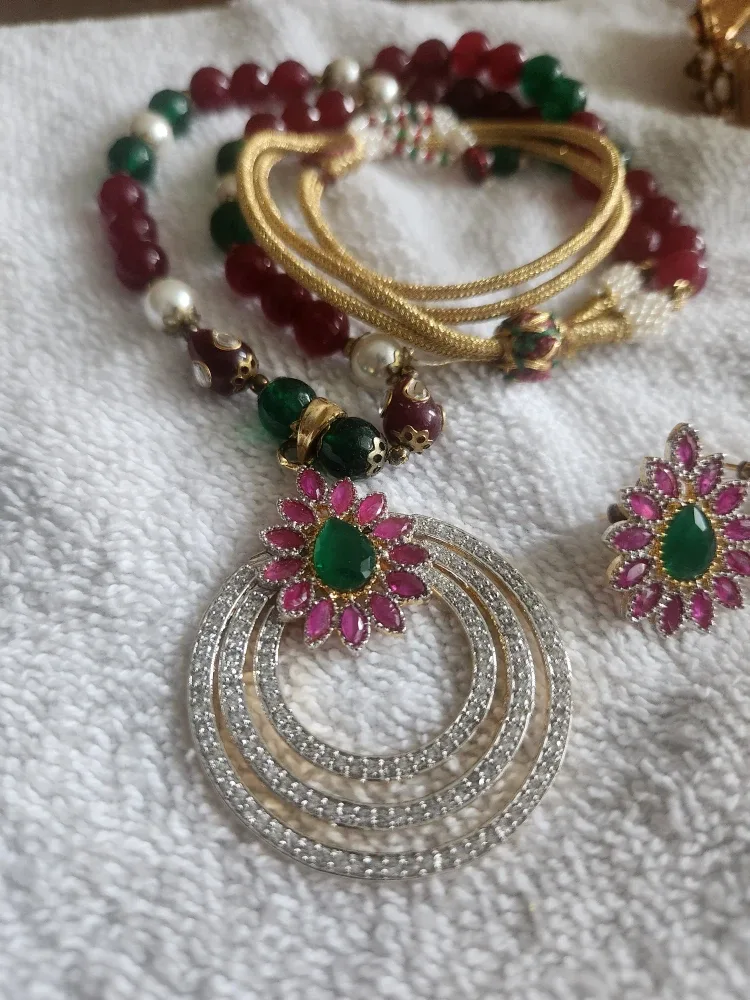 Jewellery Set - Necklace and Earrings image indicator(2)