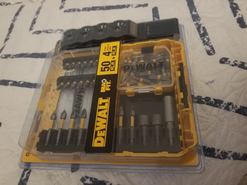New DeWalt MAX FIT 50-Piece Screwdriver Bit Set image indicator(2)