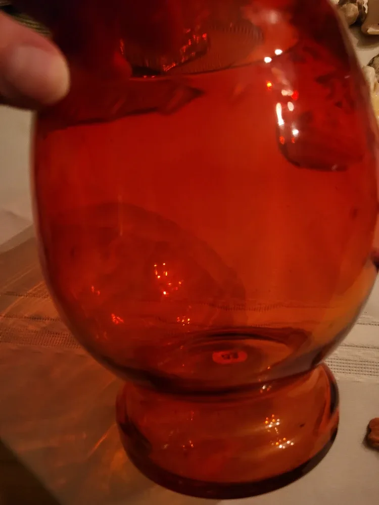 Seashells in Red Glass Vase image indicator(6)