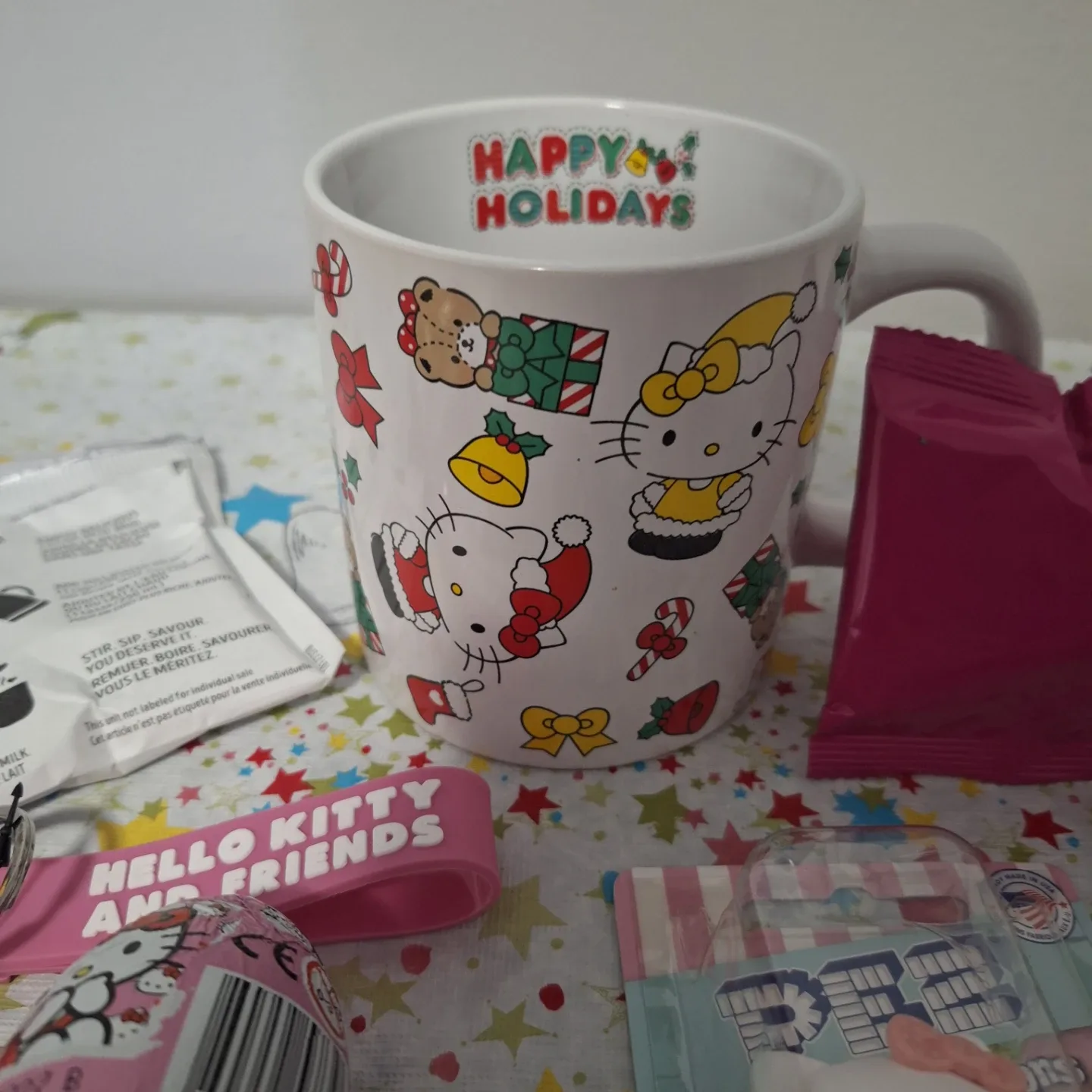 Hello Kitty Holiday Gift Mug with Candy image indicator(4)