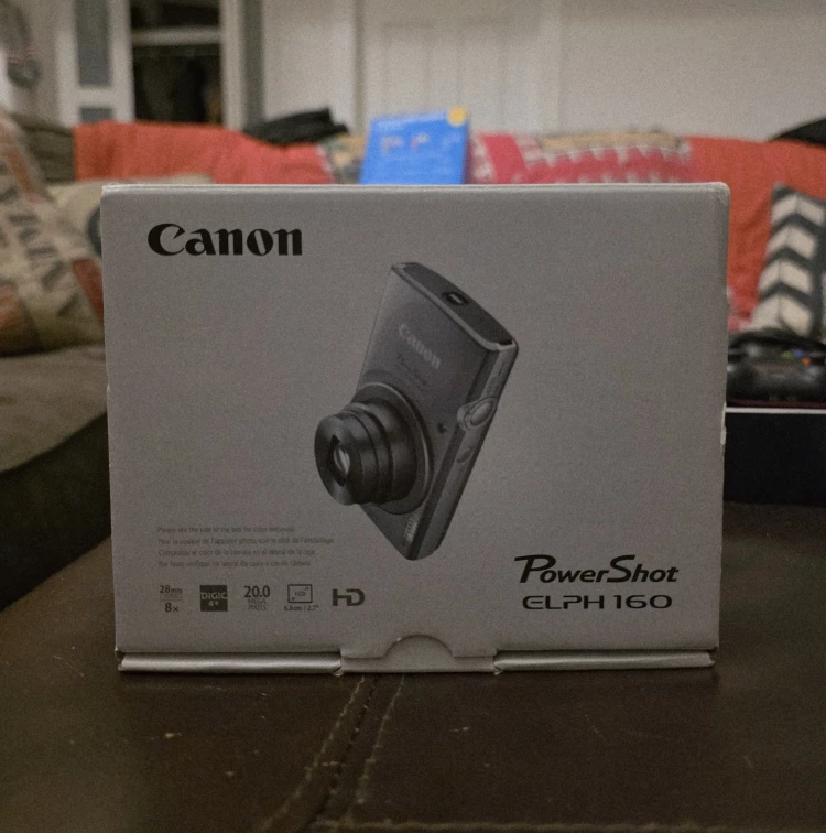 Canon PowerShot ELPH 160 Digital Camera - Like New!