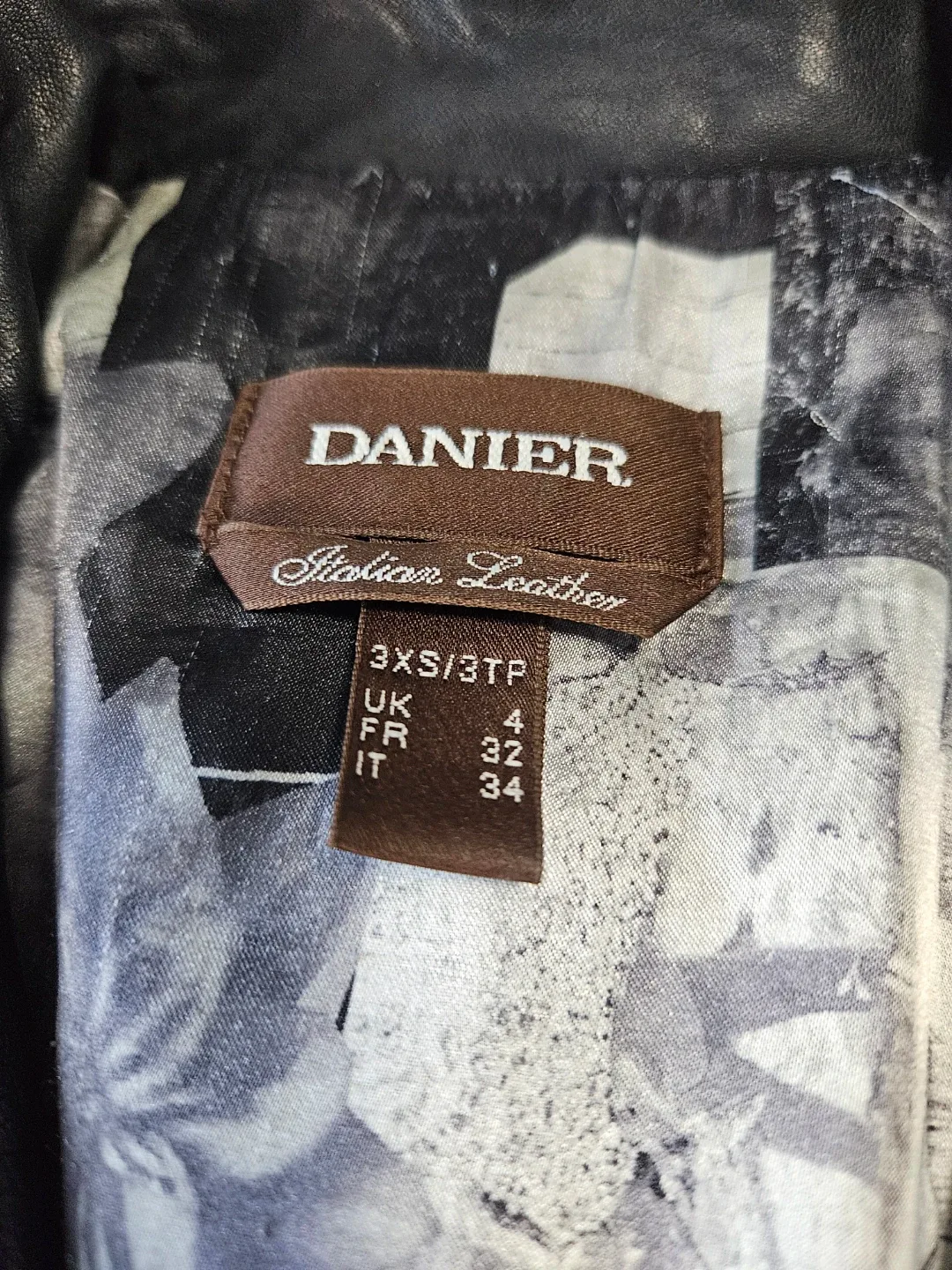 Danier Genuine Italian Leather Jacket - Size 4 image indicator(4)