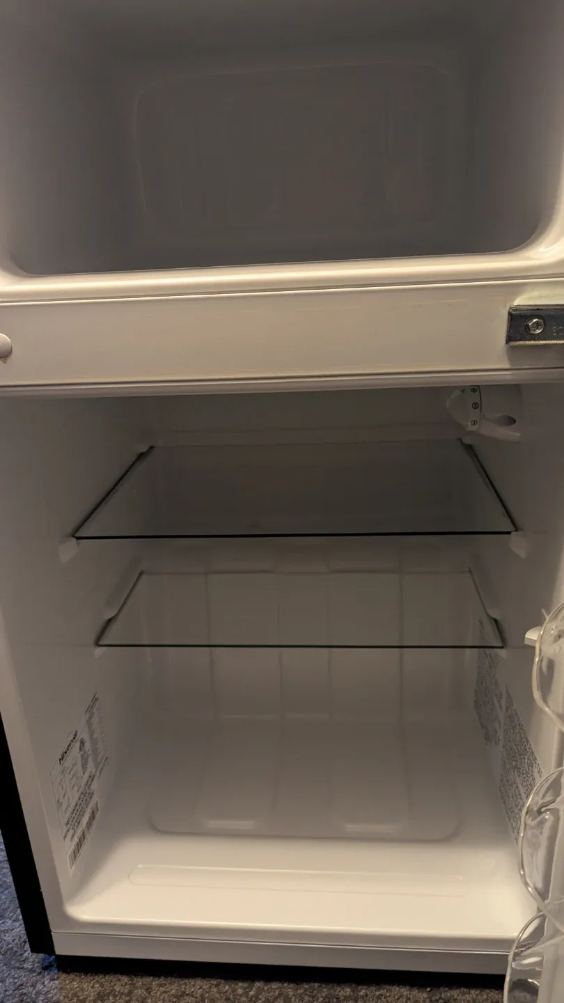 Hisense Compact Double Door Refrigerator RT32D6WSE image indicator(4)