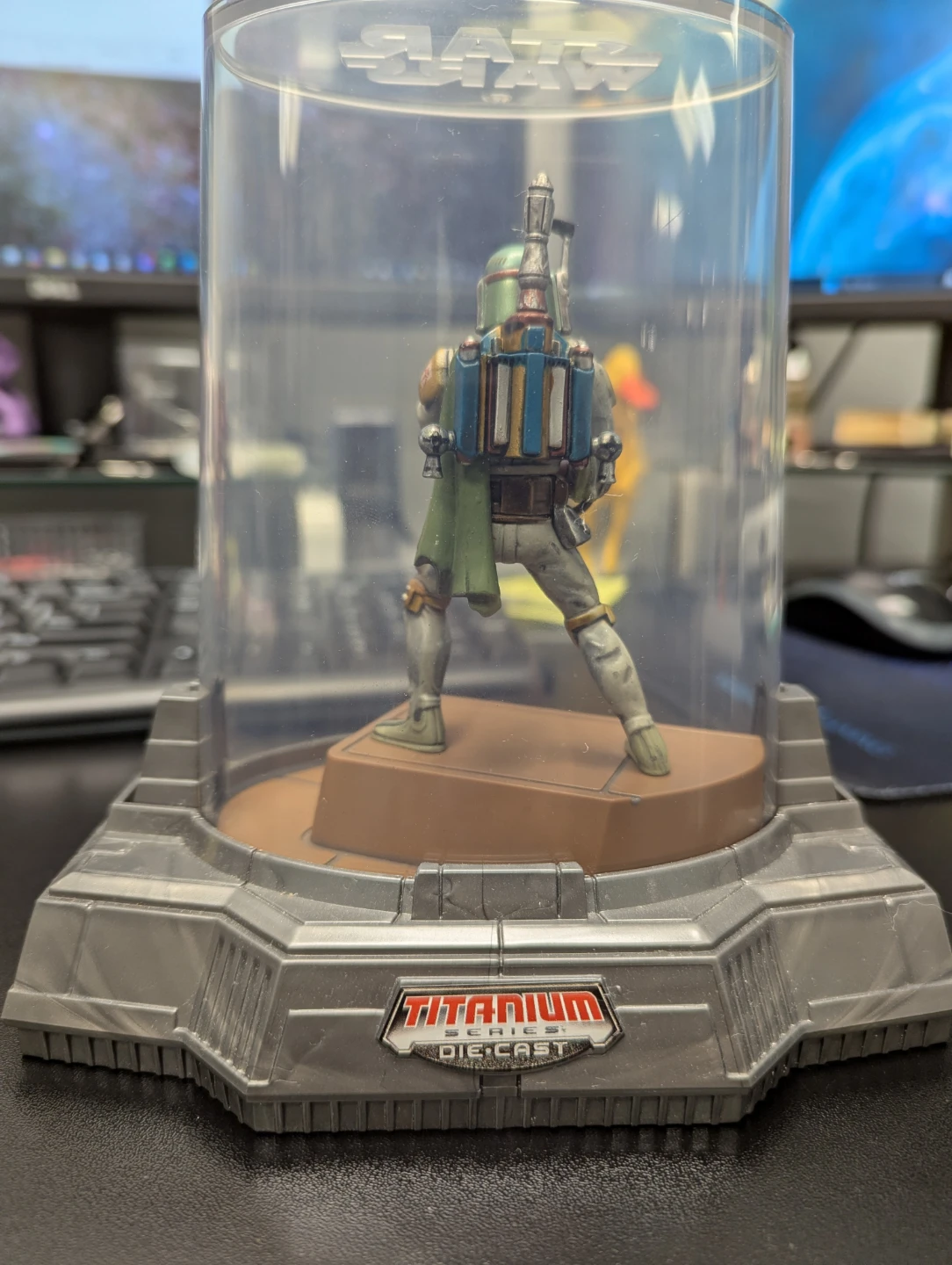 Boba Fett Titanium Die-Cast Figure (2005) - photo 4
