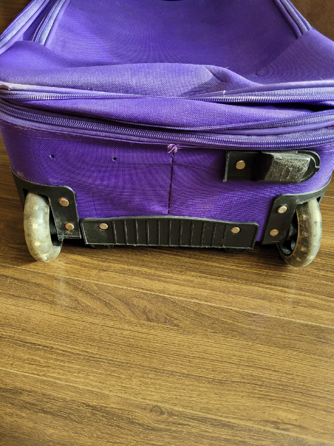 Purple Carry-On Suitcase image indicator(3)