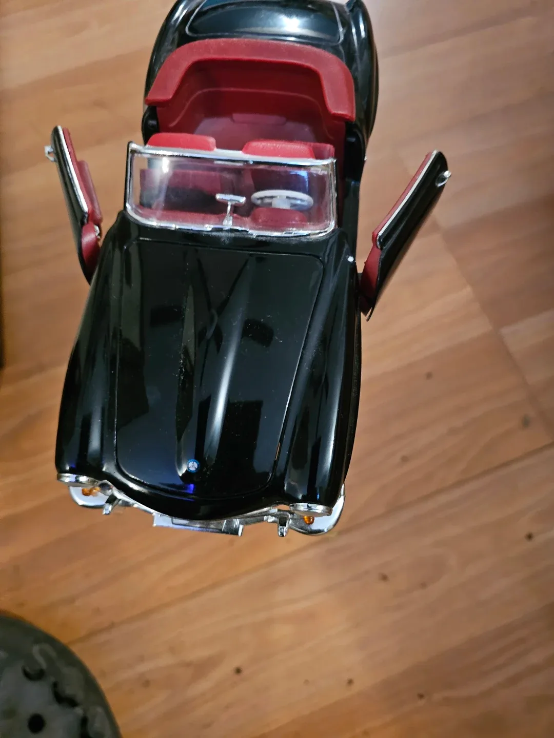 Mercedes-Benz 190 SL Diecast Model Car image indicator(2)