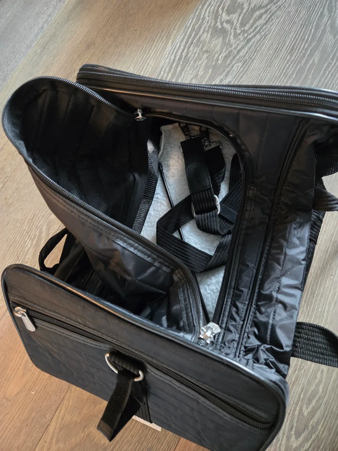 Sherpa Black Pet Carrier Bag image indicator(2)