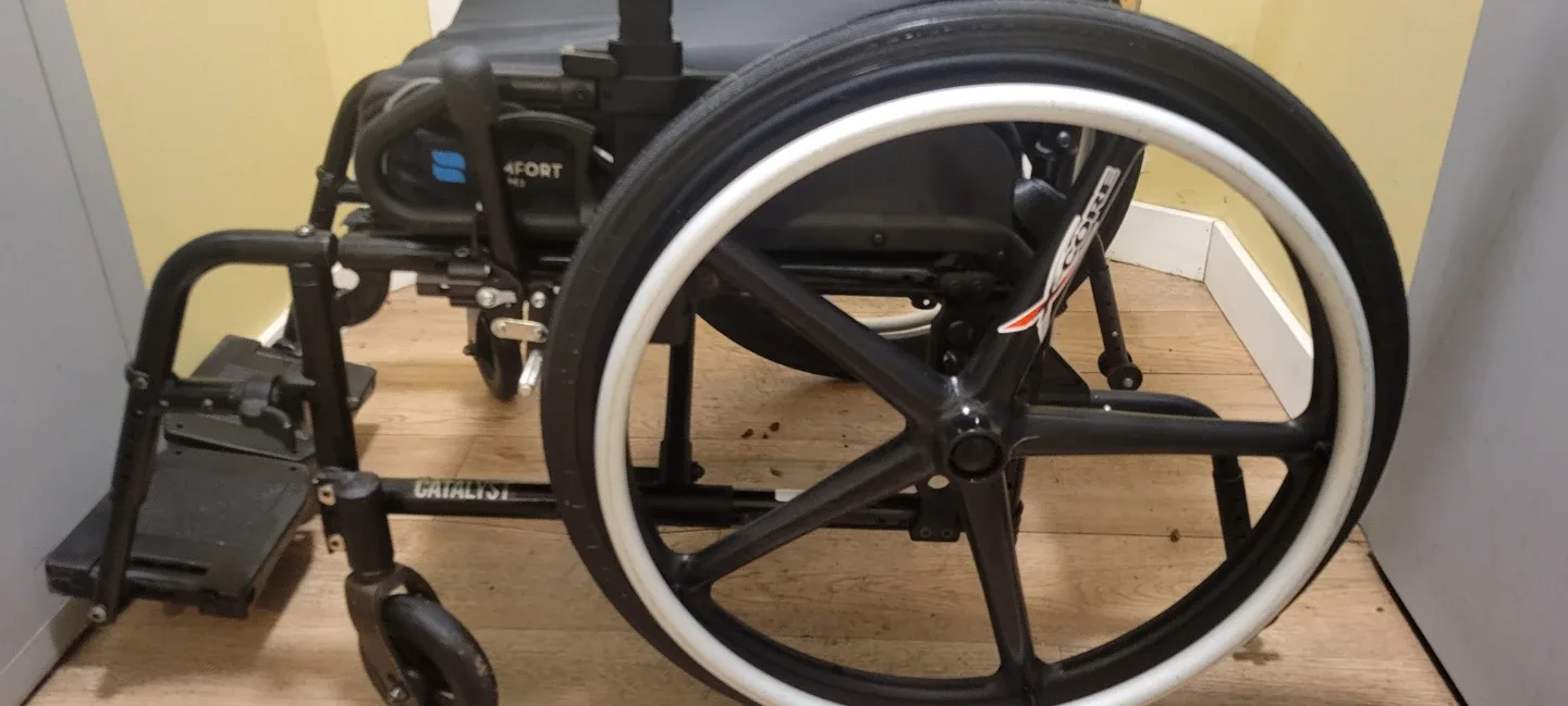 Nighthawk Wheelchair - Lightweight & Foldable image indicator(3)